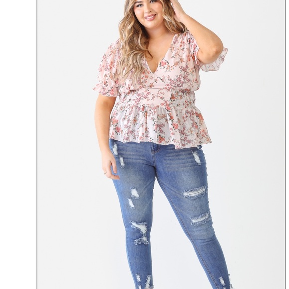 NEW Plus Size Peach Floral Chiffon Puff Short Sleeve Flare Hem Top - Picture 5 of 7